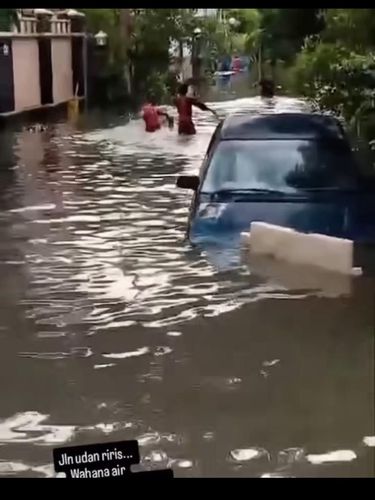 Banjir menggenang Perumahan Taman Udan Riris 3, Kelurahan Tlogosari Kulon, Kecamatan Pedurungan, Kamis (6/2/2025).