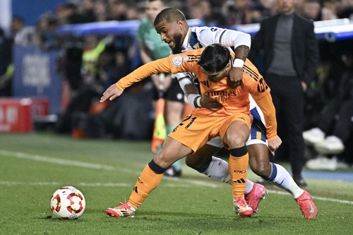 Real Madrids Moroccan forward #21 Brahim Diaz (R) tussles with Leganes French defender #12 Valentin Rosier during the Spanish Copa del Rey (Kings Cup) quarter-final first leg football match between Club Deportivo Leganes SAD and Real Madrid CF at Butarque Municipal Stadium in Leganes on February 5, 2025. (Photo by JAVIER SORIANO / AFP)