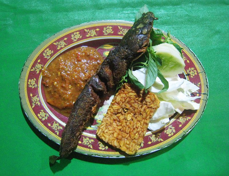5 Cara Makan Indonesia yang Bikin Orang 'Culture Shock'