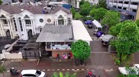 Adalah Tjie Nofia Handayani atau Ci Mehong wanita pemilik PIK Baking House yang dikenal jual palugada. Semua produk mulai dari kue, buah, ikan, hingga katering ada di sini. Foto: FYP Trans7