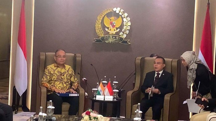 Dasco bersama Dubes India untuk RI Sandeep Chakravorty