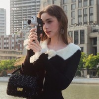 Sosoknya sering bikin penasaran, Dasha baru-baru ini tampil di sebuah acara YouTube ‘No Back Tak Jae Hoon’ di mana ia mengungkap kehidupannya selama di Korea dan kecantikannya. Foto: Instagram @taaarannn