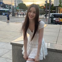 Dasha juga mengungkap kisah kepindahannya ke Korea. “Aku pergi ke Korea pada 2018 dan jatuh cinta kepada negara ini. Aku membeli banyak kosmetik dan menonton BTS,” ujarnya. Foto: Instagram @taaarannn