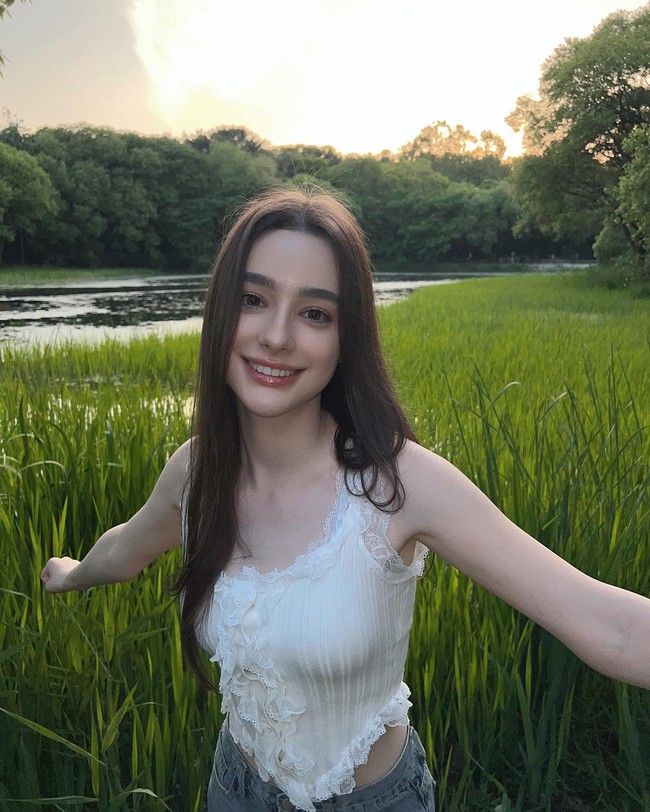 Popularitas Dasha Taran di Korea membuatnya kebanjiran job sebagai influencer. Wanita tersebut sering didaulat sebagai model untuk kosmetik, baju, perhiasan, dan lain-lain. Foto: Instagram @taaarannn