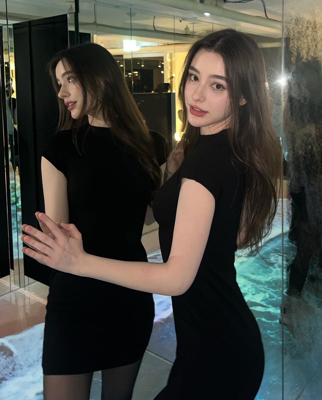 “Tolong bantu aku menemukan pacar. Aku tidak punya tipe tertentu tapi aku pikir kepribadian adalah faktor paling penting. Kepribadian lebih penting dari penampilan. Hal lain adalah dompet,” ujarnya yang langsung dikoreksi. “Oh, aku sedikit keliru. Bukan dompet tapi pekerjaan,” kata Dasha yang membuat pembawa acara dan kru tertawa. Foto: Instagram @taaarannn