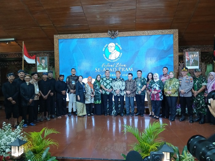 Festival Blora Seabad Pramoedya Ananta Toer resmi dibuka, Kamis (6/2/2025). Festival Blora Seabad Pramoedya Ananta Toer resmi dibuka, Kamis (6/2/2025).