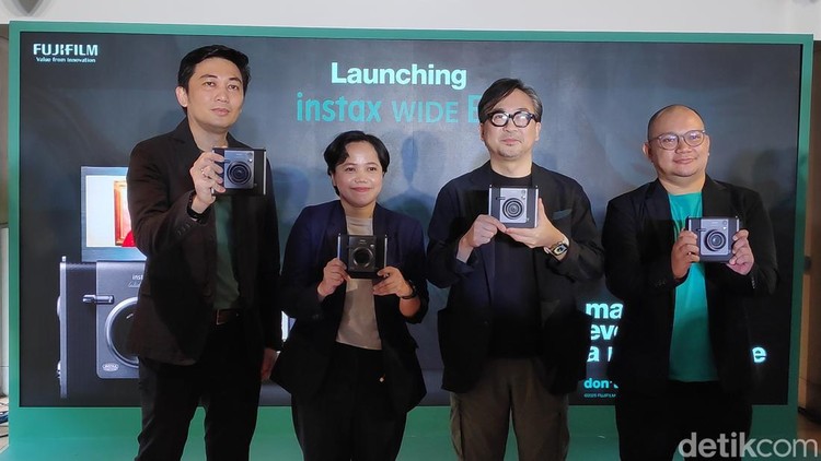 Fujifilm Rilis Instax Wide Evo