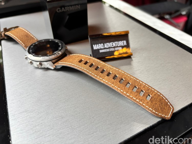 Garmin MARQ Adventurer Edisi Damascus Steel