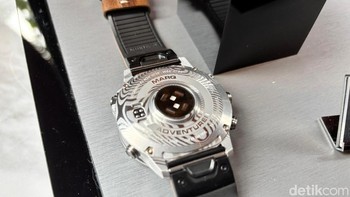 Pengguna yang sering bepergian bisa memanfaatkan fitur Jetlag Adviser yang bisa memudahkan tubuh beradaptasi ke waktu lokal. Semua fitur itu dapat diakses di jam tangan yang dapat terhubung dengan iPhone dan Android. Foto: detikINET/Josina