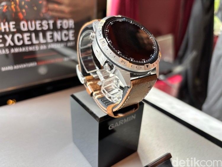 Garmin MARQ Adventurer Edisi Damascus Steel