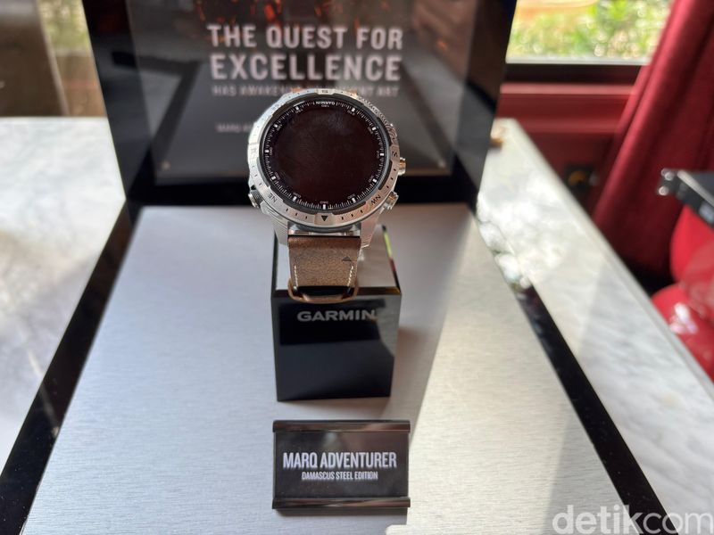 Garmin MARQ Adventurer Edisi Damascus Steel