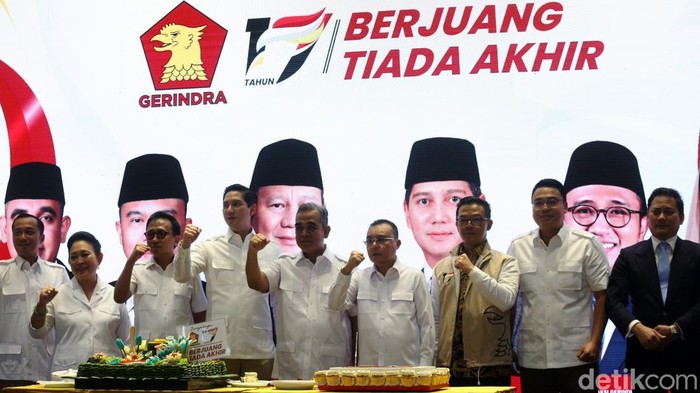 Gerindra Syukuran HUT ke-17 di Gedung DPR Partai Gerindra menggelar syukuran HUT ke-17 di selasar Nusantara II MPR/DPR/DPD RI, Senayan, Jakarta, Kamis (6/2/2025).
