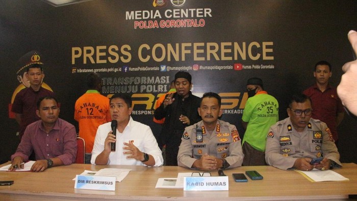 Tiga orang pekerja tambang emas ilegal di Kabupaten Boalemo, Gorontalo, ditangkap polisi.