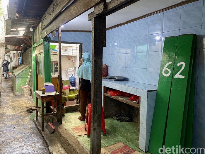 Gurih Renyah Combro di Dalam Gang Tai Jatinegara yang Legendaris