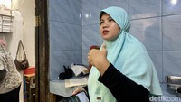 Saat itu Pak Ujang masih berjualan di dalam Pasar Jatinegara di akhir tahun 1980an. Pada saat itu Pak Ujang hanya berjualan es kacang hijau saja. Foto: detikFood
