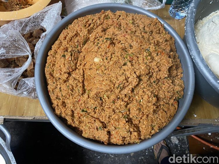 Gurih Renyah Combro di Dalam Gang Tai Jatinegara yang Legendaris