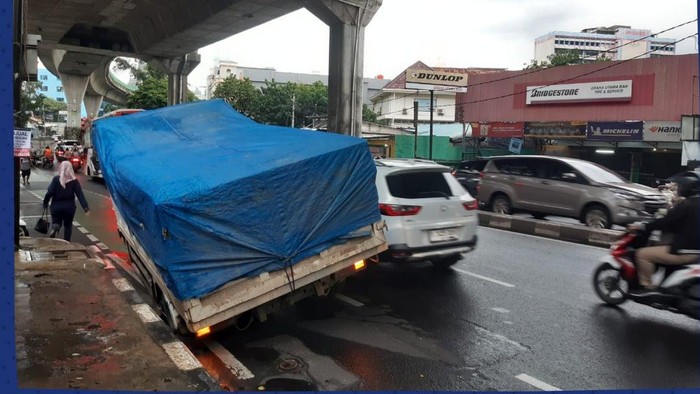 Hati-hati, Ada Truk Gangguan di Jl Wolter Monginsidi Arah Tendean