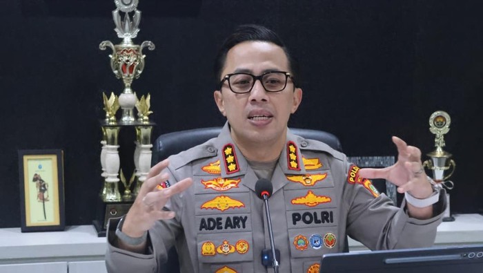 Kabid Humas Polda Metro Jaya Komisaris Besar Ade Ary Syam Indradi Kabid Humas Polda Metro Jaya Komisaris Besar Ade Ary Syam Indradi