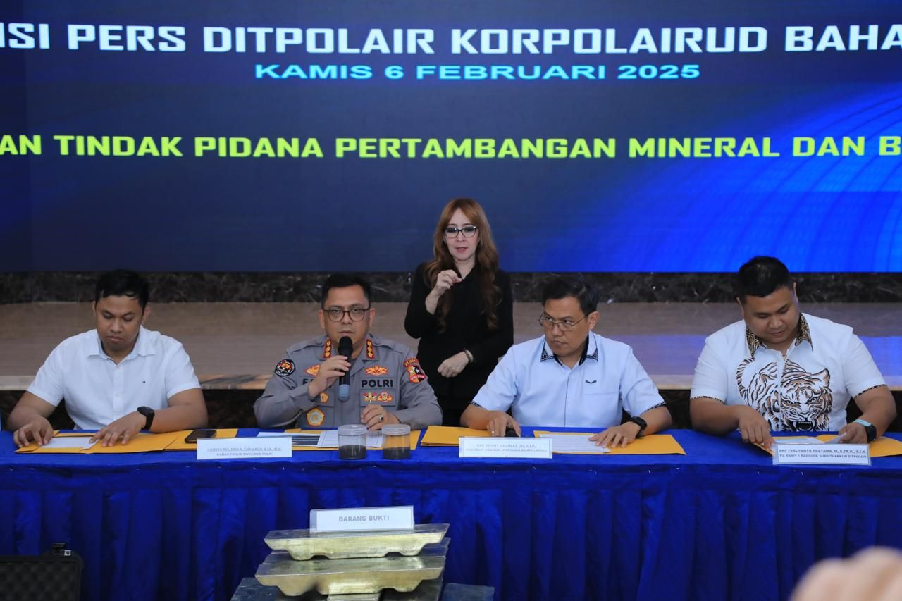 Kasubdit Gakkum Korpolairud Baharkam Polri, Kombes Pol. Donny Charles Go dalam konferensi pers, 