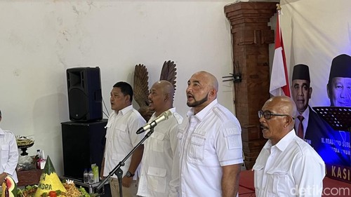 Ketua DPD Gerindra Bali Made Muliawan Arya alias De Gadjah saat sambutan HUT ke-17 Partai Gerindra di kantor DPD Gerindra Bali, Kamis (6/2/2025).