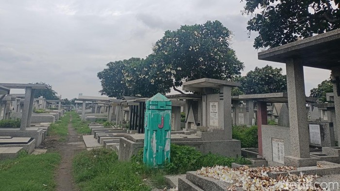 Kompleks pemakaman Kembang Kuning Surabaya