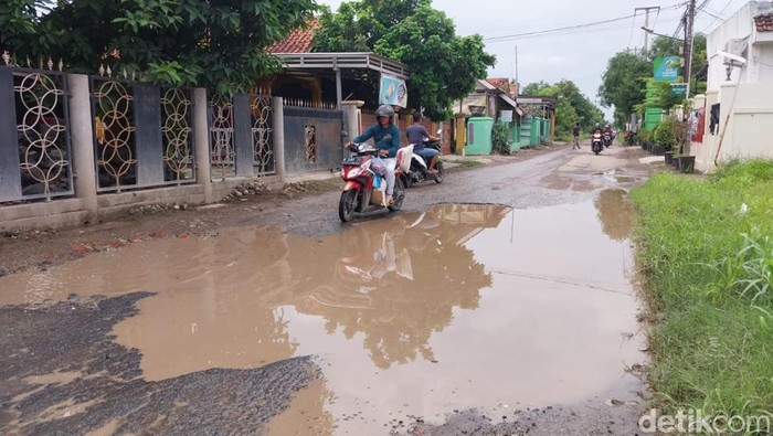 Kondisi jalan di Kabupaten Cirebon