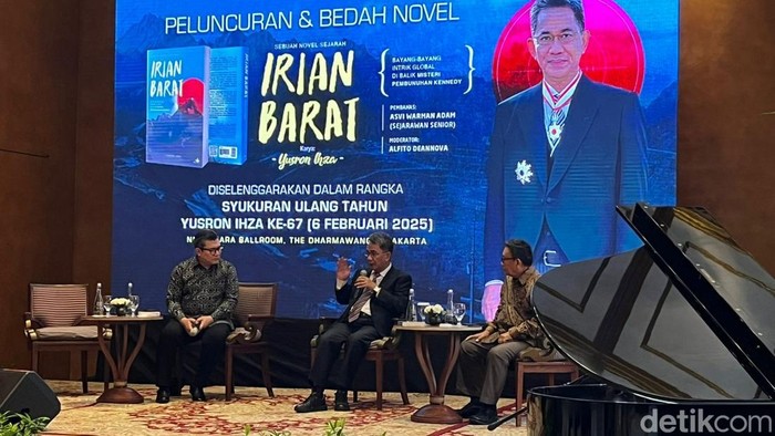 Mantan Dubes RI untuk Jepang Yusron Ihza Mahendra meluncurkan karya terbarunya berupa novel dengan judul Irian Barat. (Ondang/detikcom