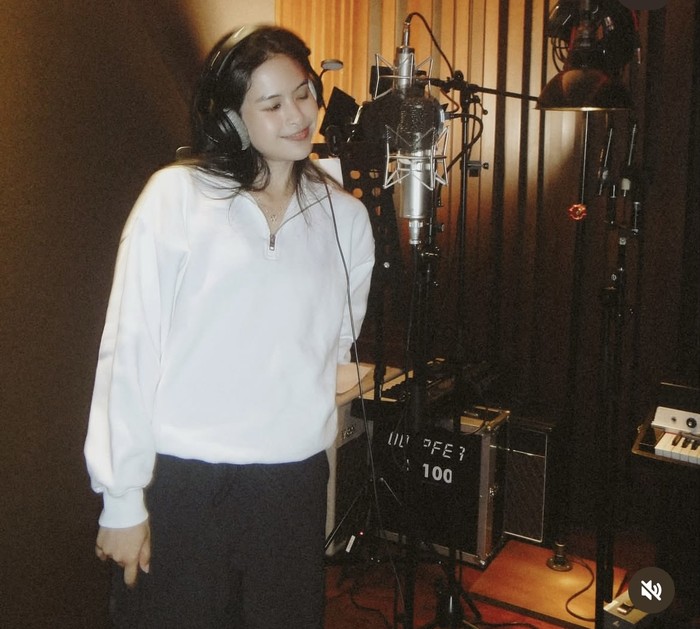Maudy Ayunda, Pengisi Soundtrack Film Korea yang Hobi Minum Matcha Maudy Ayunda, Pengisi Soundtrack Film Korea yang Hobi Minum Matcha