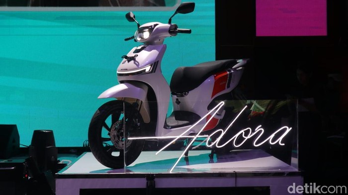 Motor listrik Indomobil Adora.