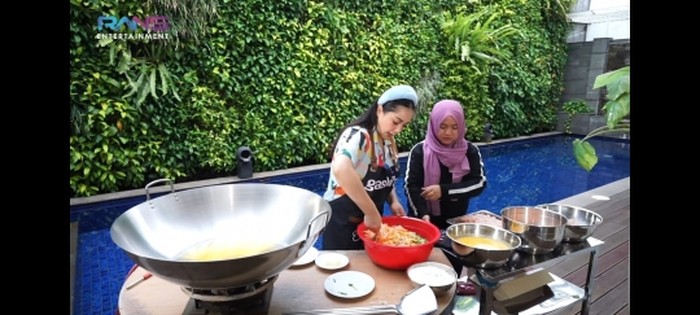 Nagita Slavina masak besar
