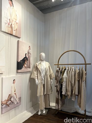 Paula Verhoeven memperkenalkan brand hijab dan modest fashion, Amapola di D'Gallerie (6/2/2025).