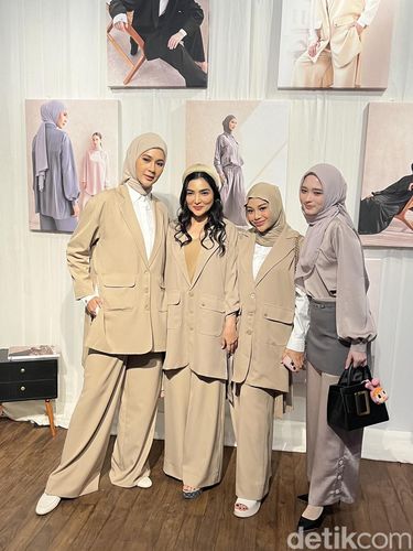 Paula Verhoeven memperkenalkan brand hijab dan modest fashion, Amapola di D'Gallerie (6/2/2025).