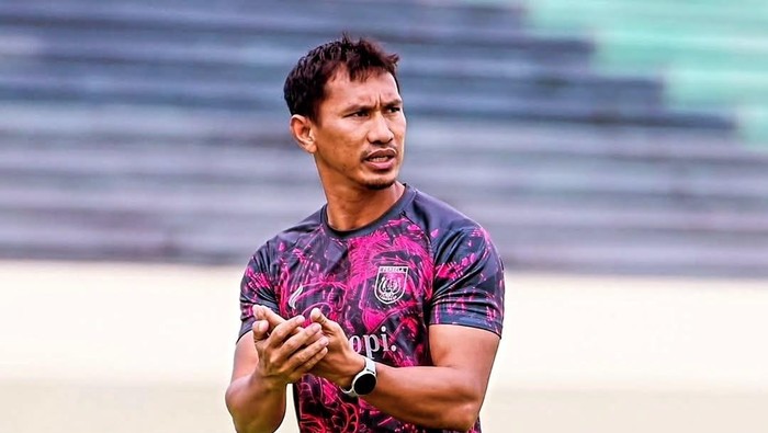 Pelatih Persela, Zulkifli Syukur