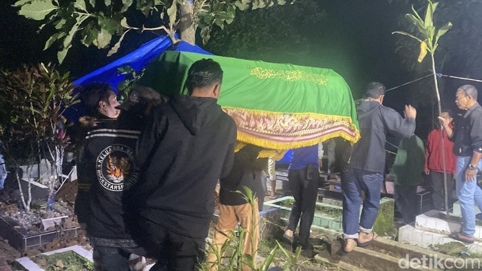 Pemakaman Yana Korban Laka GT Ciawi