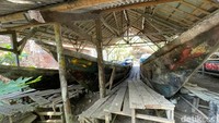 Setelah itu, perahu dilakukan proses semir dan cat dan pengeringan. Lalu untuk merapikan dan hingga kering membutuhkan waktu 2 minggu hingga 1 bulan. Harga perahu nelayan besar untuk ukuran panjang 17 meter dan lebar 2,5 meter seharga Rp 30 juta.