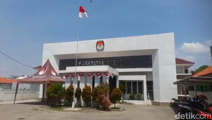 Kantor KPU Brebes. Foto diunggah Kamis (6/2/2025).