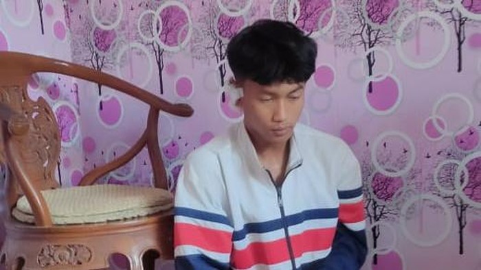 Pemuda warga Kelurahan/Kecamatan Kabat Banyuwangi yang daun telinganya putus digigit pemain jaranan.
