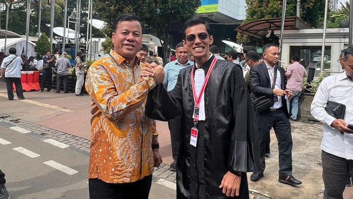 Rizki JP Poliang bersama Bupati terpilih Suhardiman Ambi saat sidang di MK