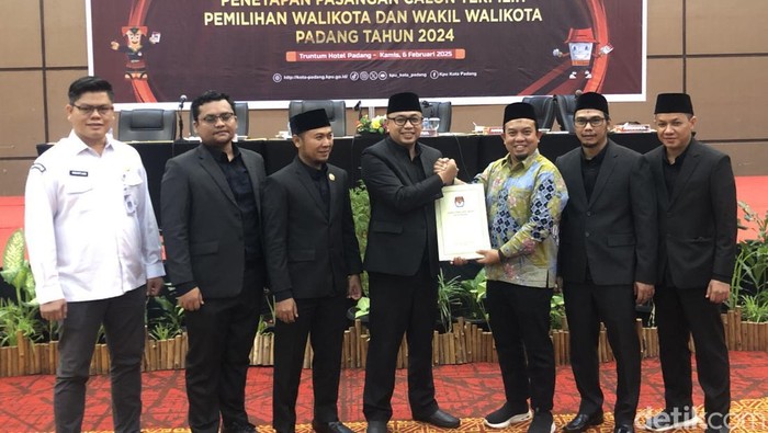 KPU Kota Padang menetapkan Fadly Amran-Maigus Nasir sebagai Wali Kota dan Wakil Wali Kota Padang terpilih untuk periode 2025-2030