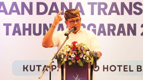 Pj Gubernur Bali, Sang Made Mahendra Jaya, memberikan sambutan saat Rakornas Pengelolaan Dana Transfer ke Daerah Tahun Anggaran 2025 di Kuta Paradiso Hotel, Badung, Kamis (6/2/2025). (Dok. Pemprov Bali)