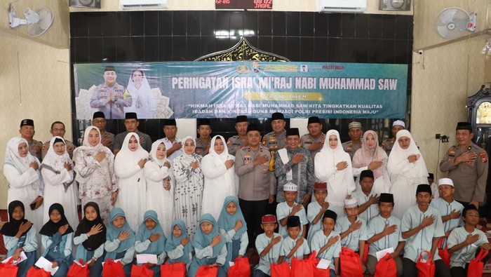 Polres Pelabuhan Tanjung Perak Surabaya menggelar peringatan Isra Miraj