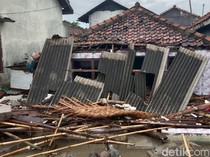 Pilu Sajidin Rumahnya Rata Disapu Gelombang Laut Eretan
