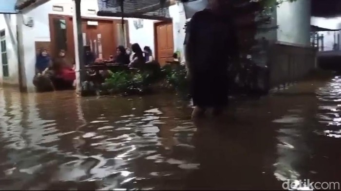 Puluhan Rumah di Probolinggo Dilanda Banjir, 2 Jembatan Putus