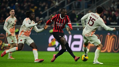 MILAN, ITALY - FEBRUARY 5: AC Milans US forward #90 Tammy Abraham fights for the ball with Mats Hummels of AS Roma during the Italian Coppa Italia football match AC Milan vs AS Roma at San Siro Stadium in Milan, Italy on February 5, 2025 (Photo by Piero Cruciatti/Anadolu via Getty Images)