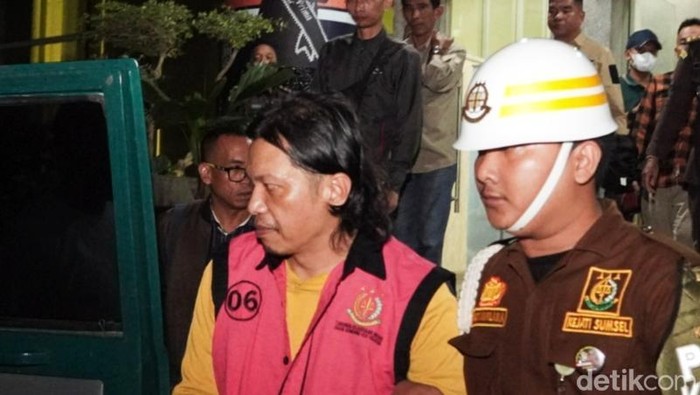Terpidana Leksi Yandi dibawa ke sel tahanan Rutan Pakjo Palembang
