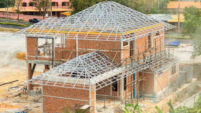 The structure of the house is mainly composed of bricks and steel frames.
