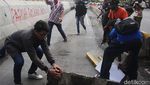 Tolak Izin Tambang ke Kampus, Mahasiswa dan Polisi Saling Dorong