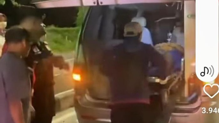 Viral ibu melahirkan dalam truk di Suramadu