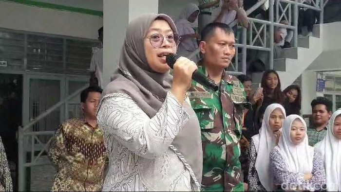 Wakil Kepala Sekolah Bidang Kurikulum SMK Negeri 10 Medan, Pehulysa Sagala. (Nizar Aldi/detikSumut)