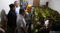 Dasco bersama pimpinan Komisi VI mengecek pangkalan LPG 3 Kg milik Rizki Yulianto.  